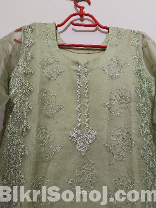 এমব্রয়ডারি করা সুন্দর লেডিস ড্রেস বিক্রয়